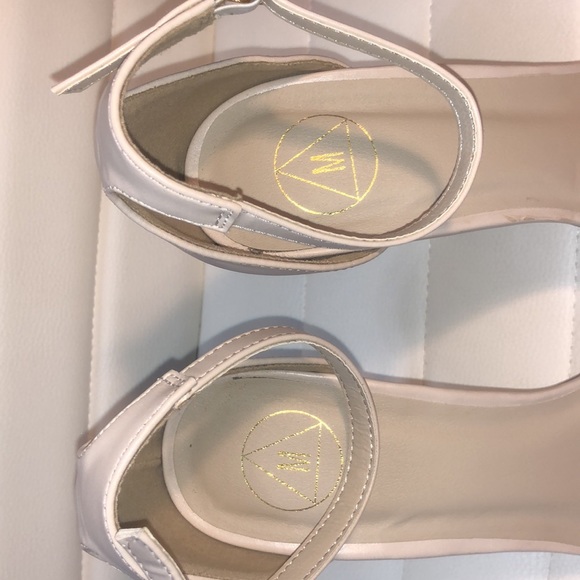 Heels - Picture 6 of 6